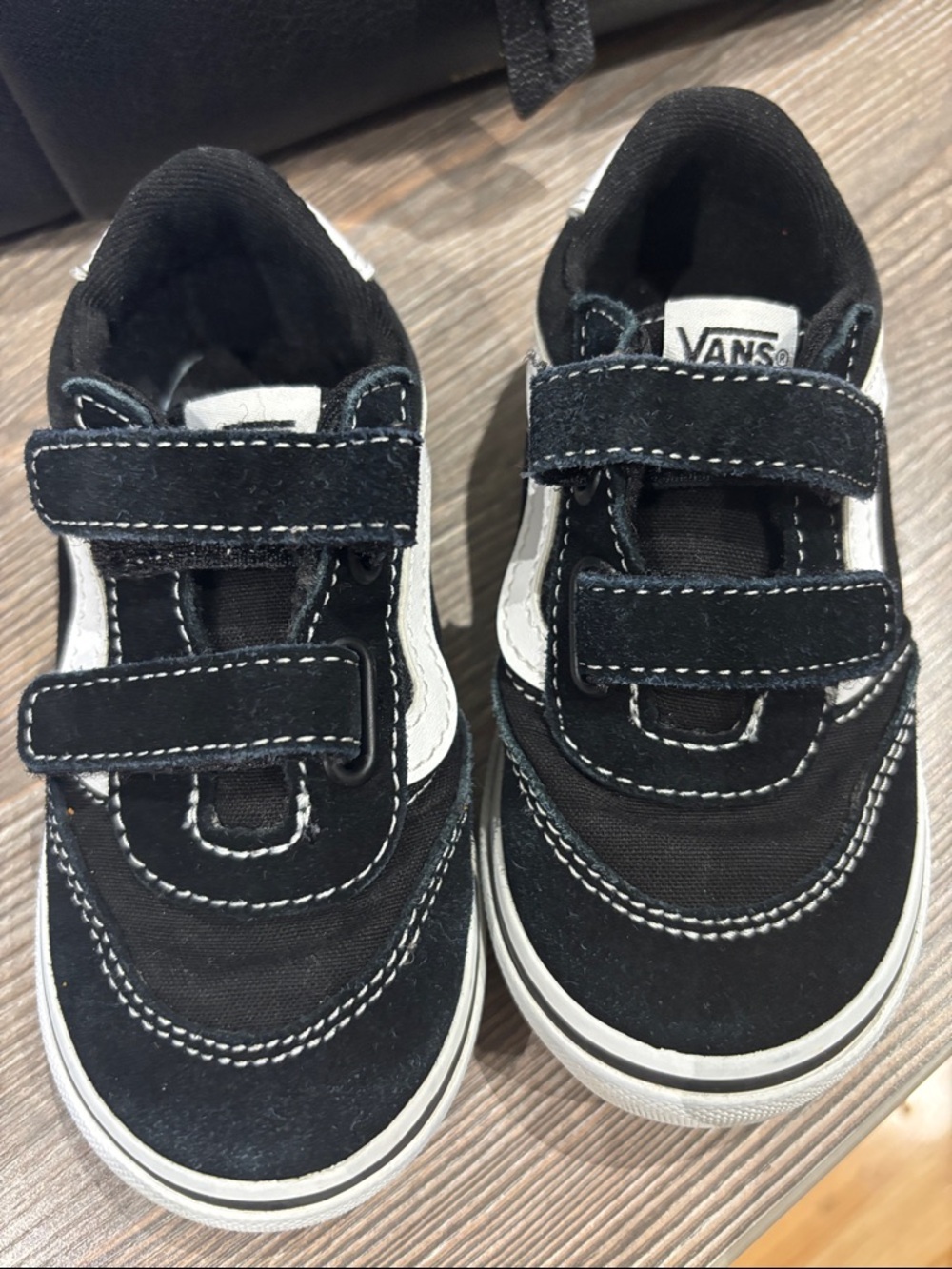 Vans old skool V Kids Black and White Double-Strap Sneakers